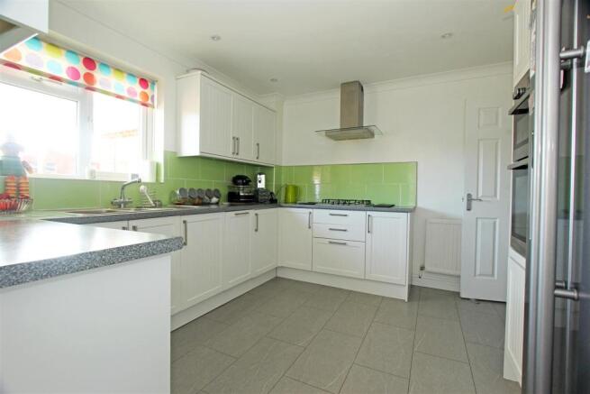 14Fallowfield-Kitchen.jpg
