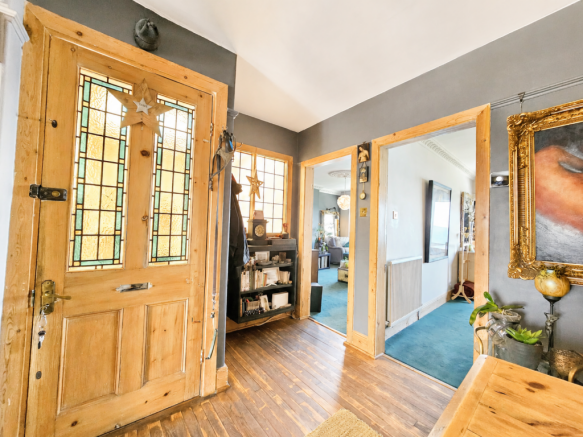 2 bed Flat for sale Image 7