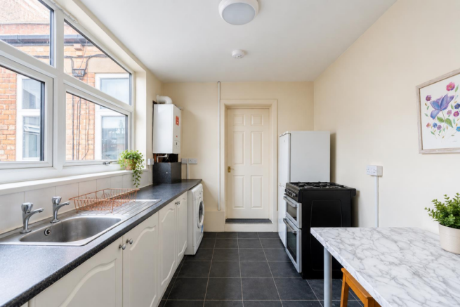 KITCHEN 22 LW.png