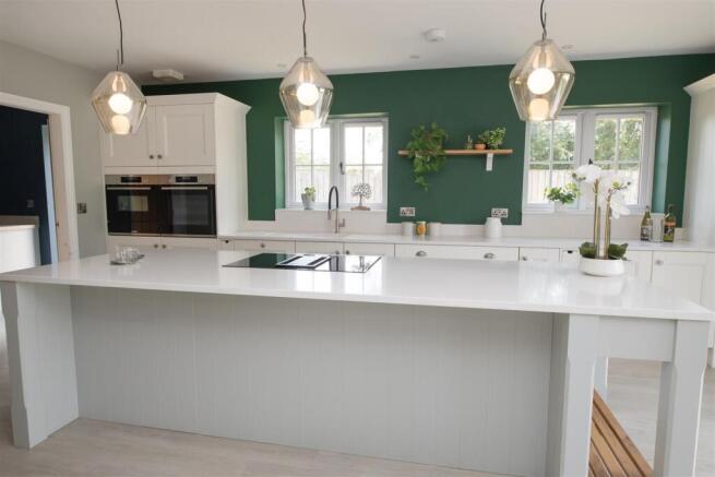 4 bed Detached for sale Image 4