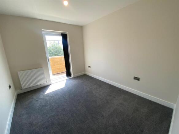 4 bed Semi-Detached to rent Image 9