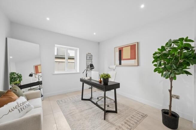 5 bed Detached for sale Image 10