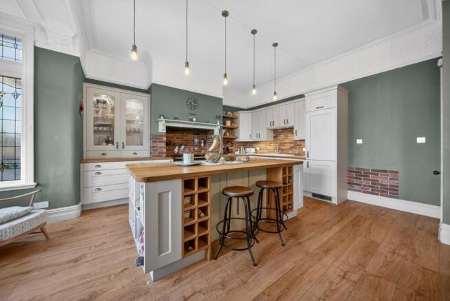 5 bed Terraced for sale Image 5