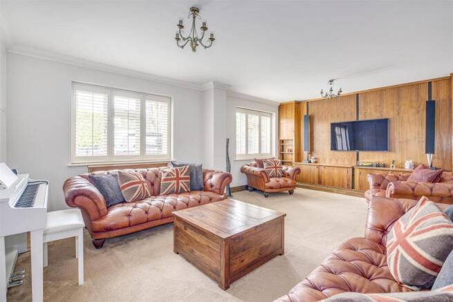 27 Marlow Road, HP11 1TA-7.jpg