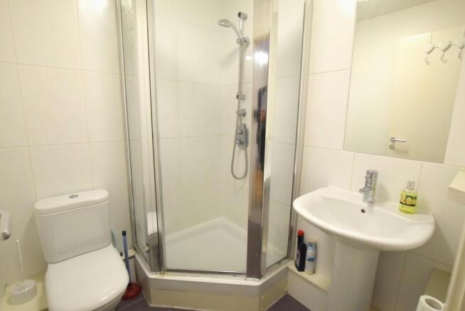 2 bed Apartment to rent Image 8