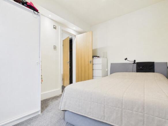 2 bed Flat to rent Image 5