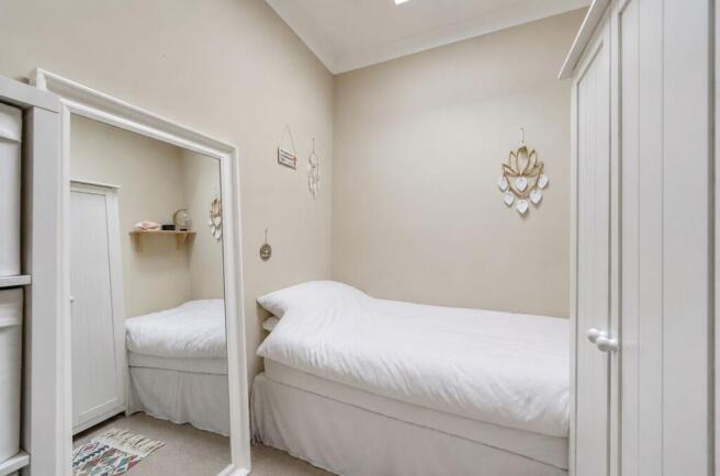 3 bed Terraced for sale Image 11