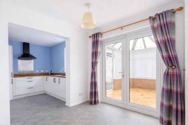 3 bed Terraced to rent Image 4