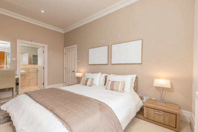 2 bed Flat for sale Image 7