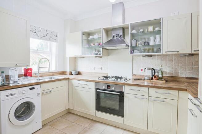 2 bed Apartment to rent Image 4