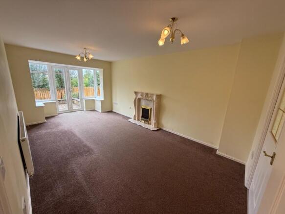 4 bed Detached to rent Image 4