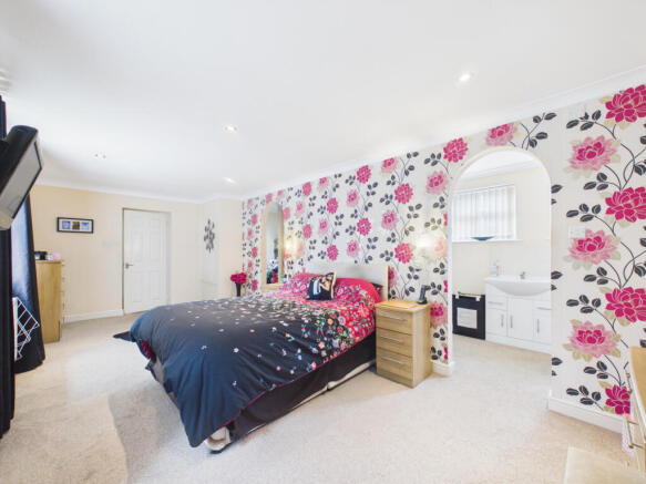 4 bed Terraced for sale Image 11