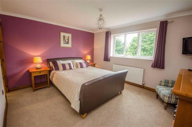 PRINCIPAL BEDROOM