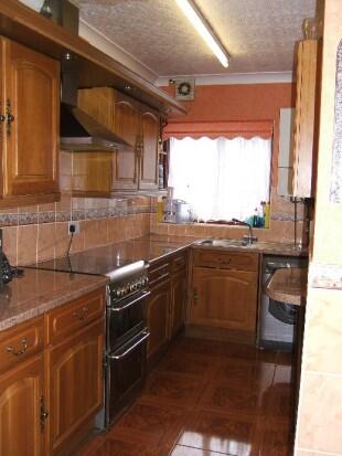 FITTED KITCHEN