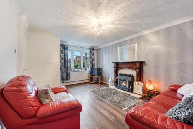 8 Canterbury Close -14.jpg