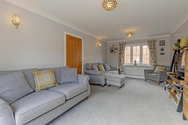 Spindle Drive, Wingerworth, Chesterfield photo 4
