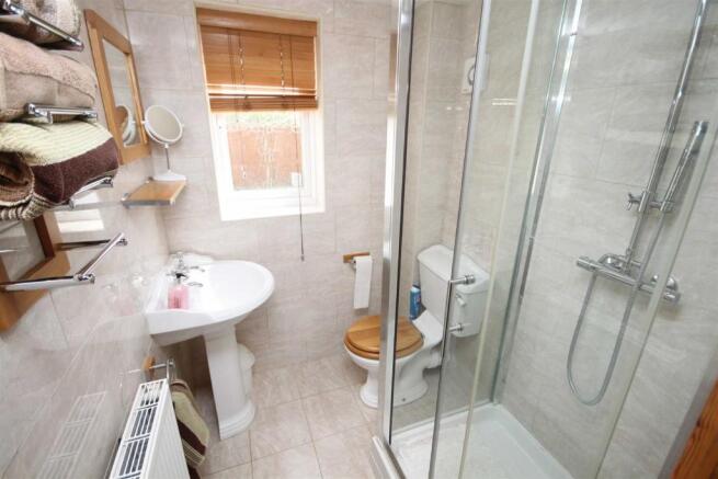 bathroom 1.jpg