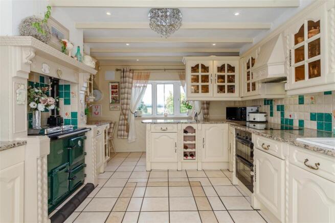 8387098-interior04.jpg