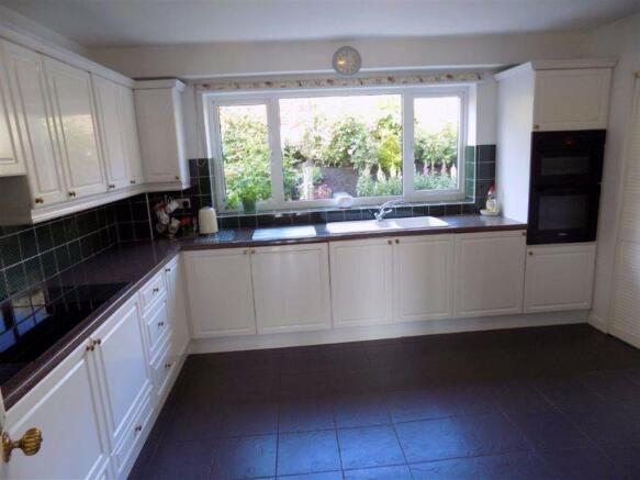 KITCHEN/BREAKFAST ROOM