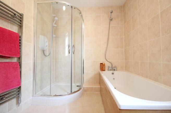 Family Bathroom1