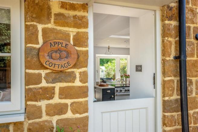 Apple Cottage-1621-24.jpg