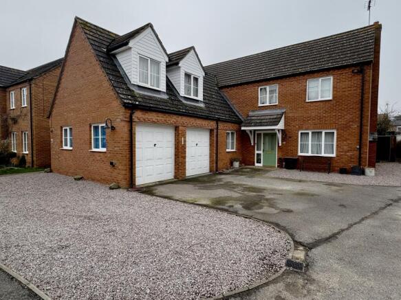 5 bedroom Detached for sale