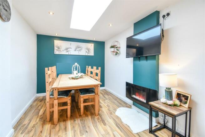Dining / Bar Area