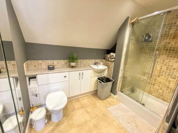 EN-SUITE SHOWER ROOM/W.C.