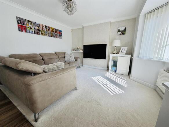 4 bed Detached for sale Image 8