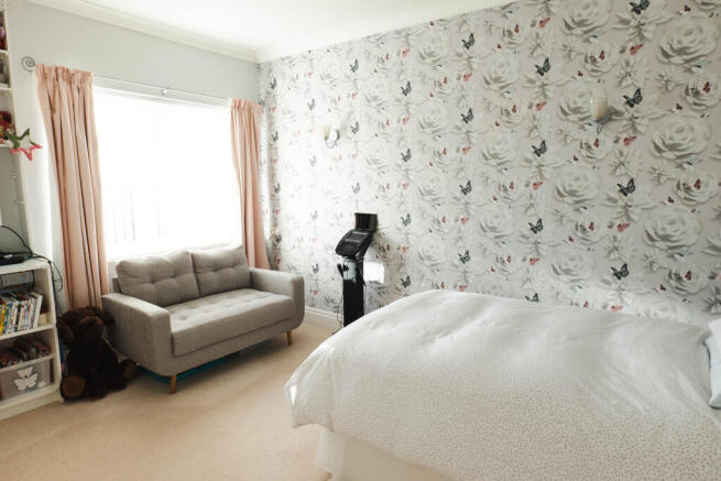 4 bed Semi-Detached for sale Image 11