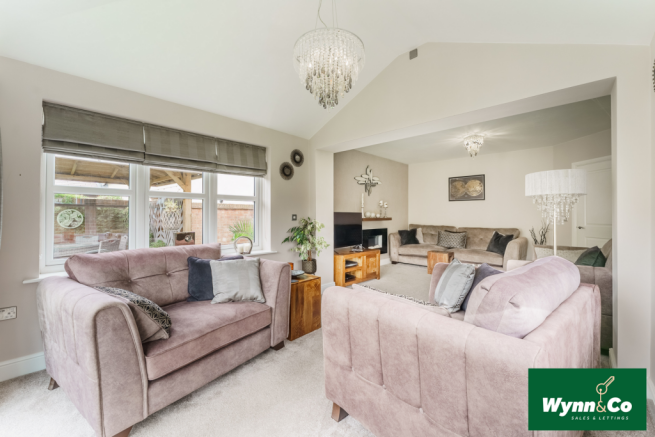 5 bed Detached for sale Image 8