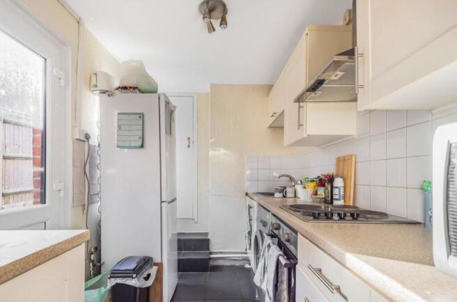 aba3e696-85e1-4f3d-85ff-9a1adaaecab8_cropped_prese