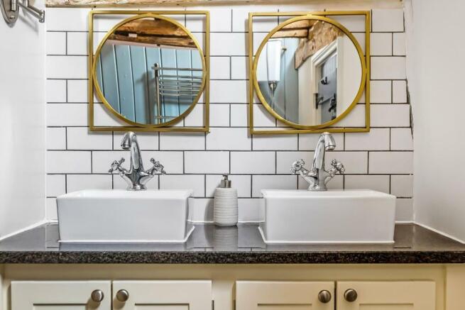 .bathroom..jpg