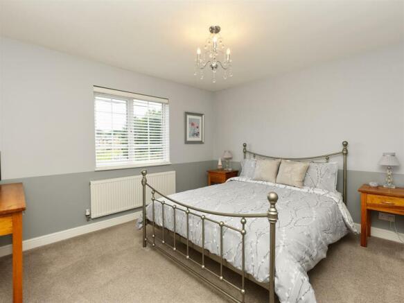 22612 BED 2.jpg