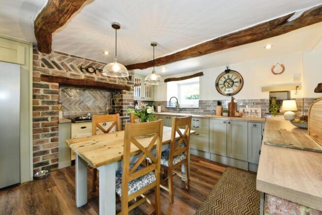 5 bed Barn Conversion for sale Image 7