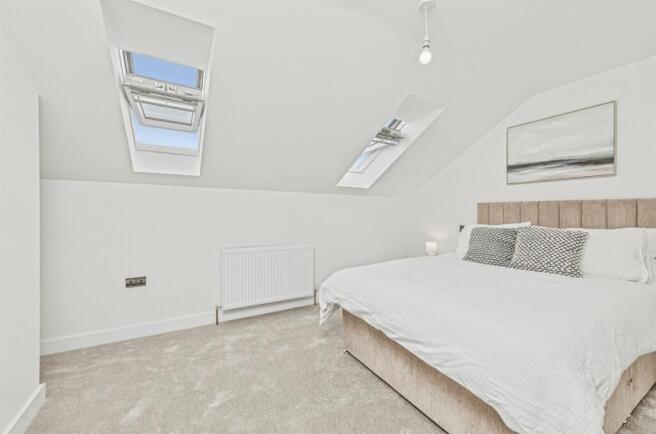 4 bed Semi-Detached for sale Image 11