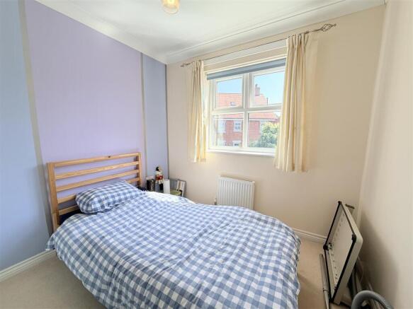 4 bed House for sale Image 8