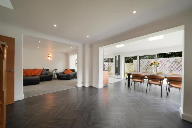 4 bed Detached for sale Image 6