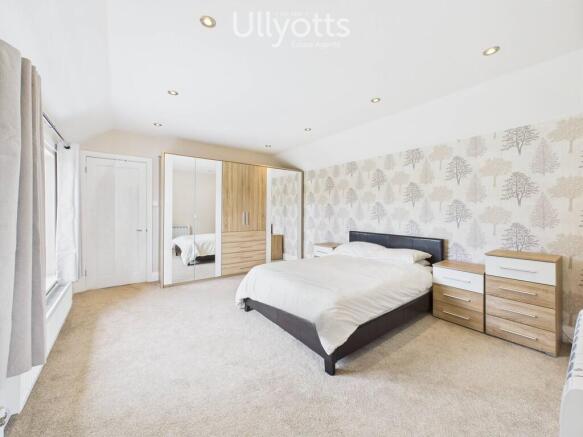 4 bed Detached for sale Image 11