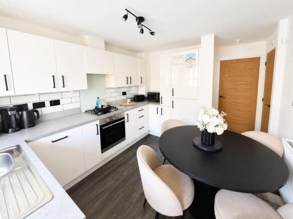 2 bed Semi-Detached for sale Image 3