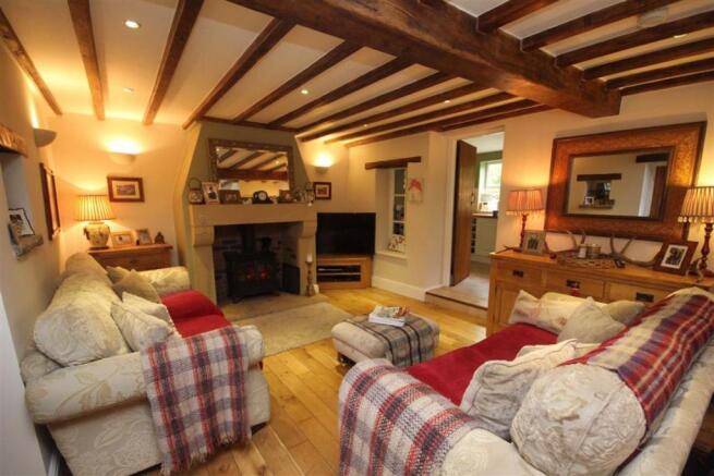 LIVING/DINING ROOM