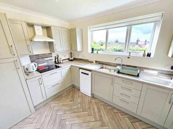 2 bed Flat for sale Image 6