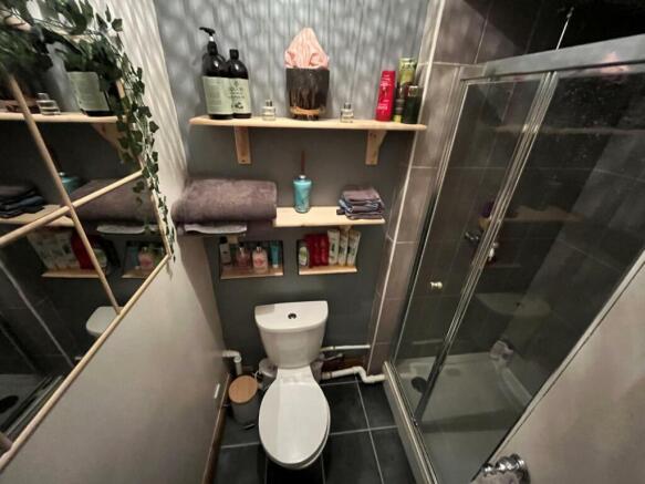 En suite to bedroom two.jpg