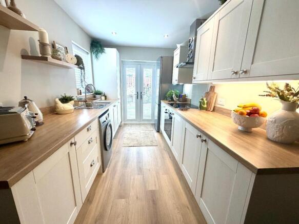 2 bed Semi-Detached Bungalow for sale Image 6