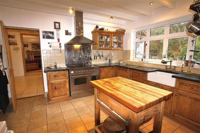 KITCHEN / BREAKFAST 