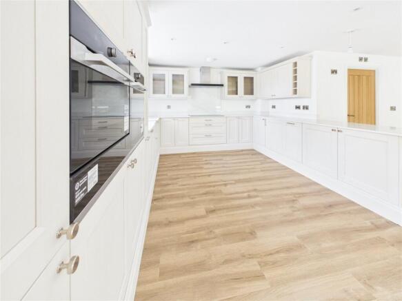 4 bed Detached for sale Image 10