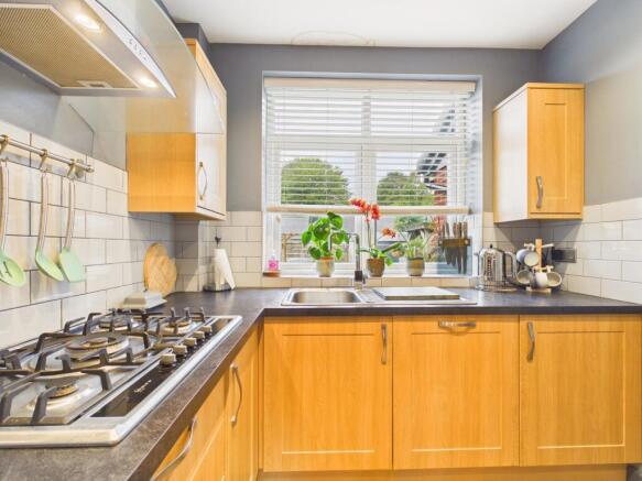 Guildford Grove - EweMove - Kitchen