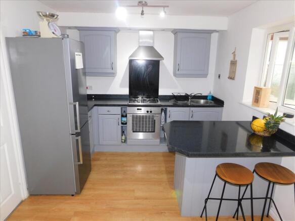 KITCHEN/DINING AREA