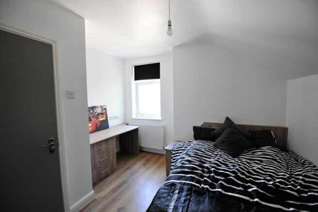 6 bed House to rent Image 7