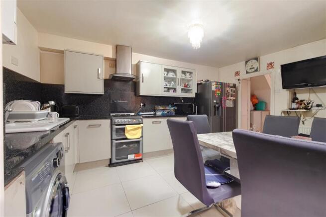 4_Kitchen-2.jpg